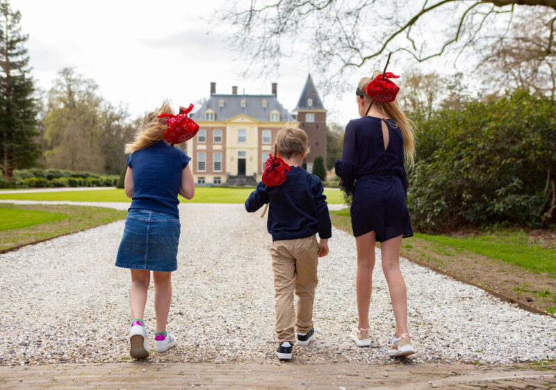 Met de knapzak op stap bij Huis Verwolde (foto: Dies Goorman)