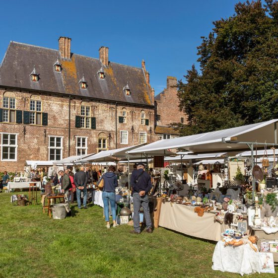 Brocantefair bij Kasteel Hernen (foto: T. Rothengatter)