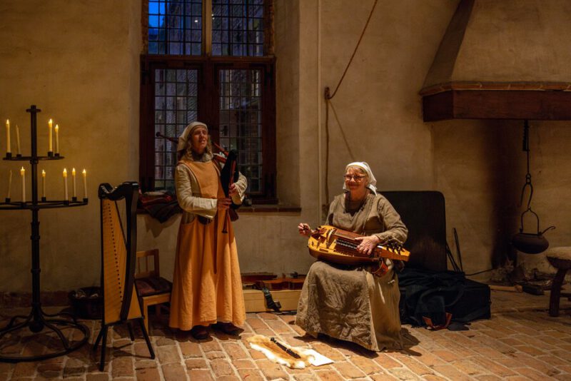 Muzus in kasteel Hernen (Foto: T. Rothengatter)