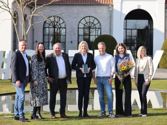 Het team van Mariënwaerdt ontvangt de award (foto: Bureau voor Toerisme)