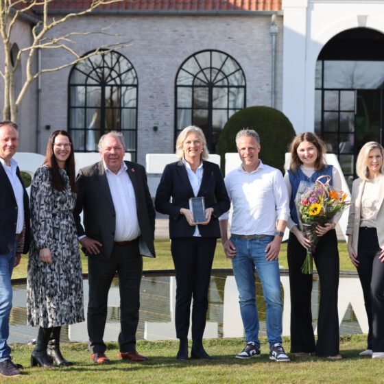 Het team van Mariënwaerdt ontvangt de award (foto: Bureau voor Toerisme)