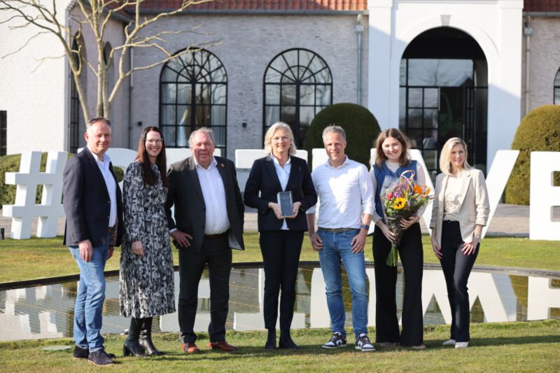 Het team van Mariënwaerdt ontvangt de award (foto: Bureau voor Toerisme)