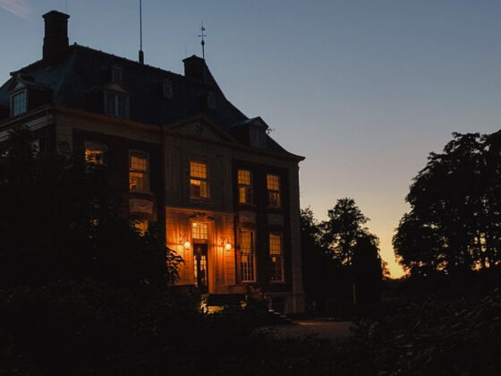 Huis Verwolde in de avondschemering (foto: GLK)