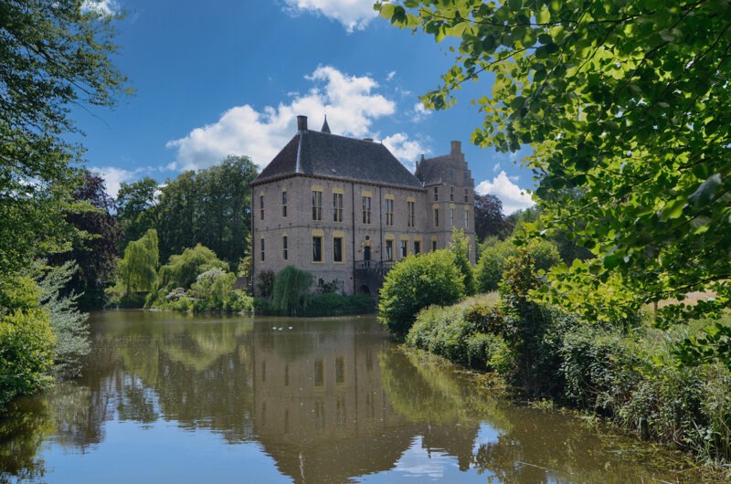 Kasteel Vorden is in 2009 gekocht door Karin de Rouw en haar partner Jos Hoenen.