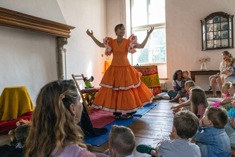 Tijdens de voorjaarsvakantie 2026 speelt Hanna'floor van 'Theater de Rode Maan' in de Oostvleugel van Kasteel Hernen.