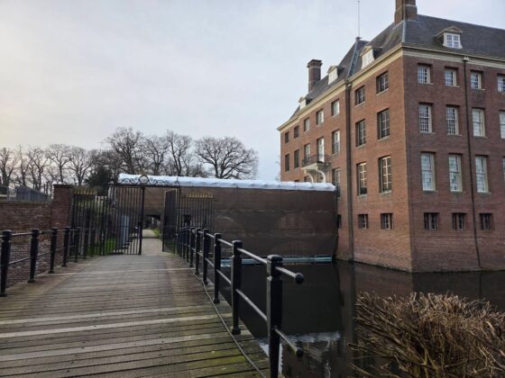 De ingepakte toegangsbrug van Kasteel Amerongen