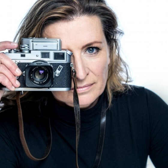 Sacha de Boer met Leica. Zelfportret